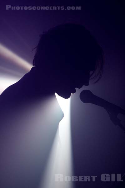 A PLACE TO BURY STRANGERS - 2009-11-19 - PARIS - La Maroquinerie - 